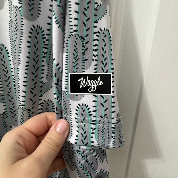 Waggle Cactus Pattern Polo Shirt - White and Green - Picture 3 of 4